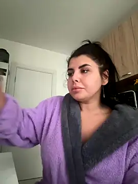 Snapshot of Scarlett-Dream chatting on 09-17-25, 05:42 Scarlett-Dream online show from 09-17-25, 05:42