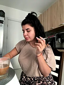 Snapshot of Scarlett-Dream chatting on 09-19-25, 05:42 Scarlett-Dream online show from 09-19-25, 05:42