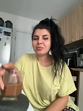 Snapshot of Scarlett-Dream chatting on 09-23-25, 05:10 Scarlett-Dream online show from 09-23-25, 05:10