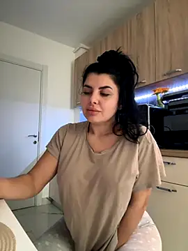 Snapshot of Scarlett-Dream chatting on 10-13-25, 06:02 Scarlett-Dream online show from 10-13-25, 06:02