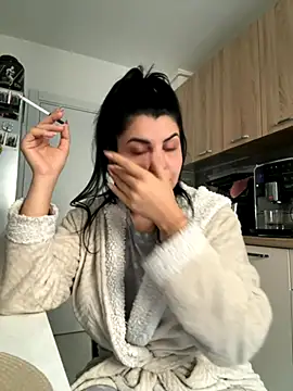 Snapshot of Scarlett-Dream chatting on 10-24-25, 06:21 Scarlett-Dream online show from 10-24-25, 06:21