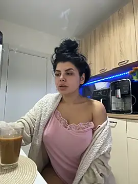 Snapshot of Scarlett-Dream chatting on 10-28-25, 07:01 Scarlett-Dream online show from 10-28-25, 07:01