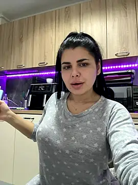 Snapshot of Scarlett-Dream chatting on 11-24-25, 04:23 Scarlett-Dream online show from 11-24-25, 04:23