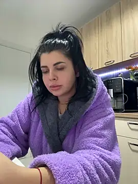 Snapshot of Scarlett-Dream chatting on 11-26-25, 04:13 Scarlett-Dream online show from 11-26-25, 04:13