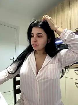 Snapshot of Scarlett-Dream chatting on 12-15-25, 04:06 Scarlett-Dream online show from 12-15-25, 04:06