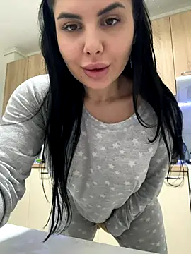 Snapshot of Scarlett-Dream chatting on 12-16-25, 04:17 Scarlett-Dream online show from 12-16-25, 04:17