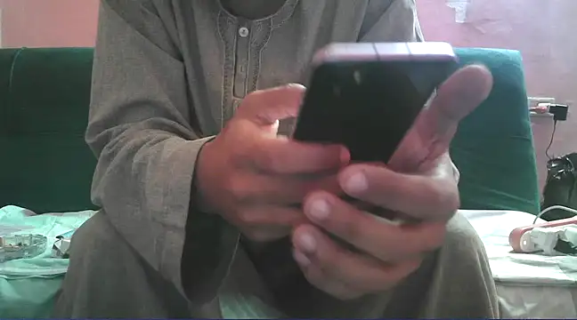 Snapshot of foxsanSs chatting on 02-25-25, 08:36 foxsanSs online show from 02-25-25, 08:36