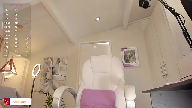 Snapshot of catalinasaiz chatting on 11-02-25, 02:19 catalinasaiz online show from 11-02-25, 02:19