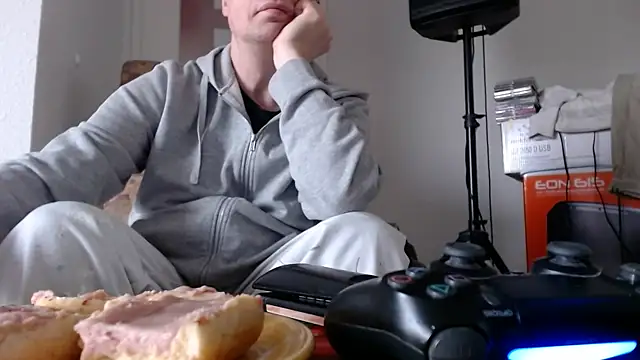 Snapshot of Cordt27 chatting on 05-05-26, 05:32 Cordt27 online show from 05-05-26, 05:32