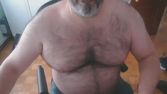 Snapshot of mikeyhotbear chatting on 10-29-25, 04:53 mikeyhotbear online show from 10-29-25, 04:53