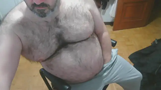 Snapshot of mikeyhotbear chatting on 11-20-25, 07:30 mikeyhotbear online show from 11-20-25, 07:30