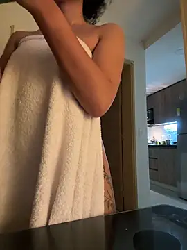 GabriSaenz online show from 12-18-24, 10:13