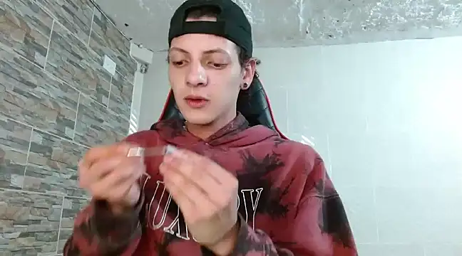 Snapshot of omar_alurba chatting on 03-01-25, 02:04 omar alurba online show from 03-01-25, 02:04