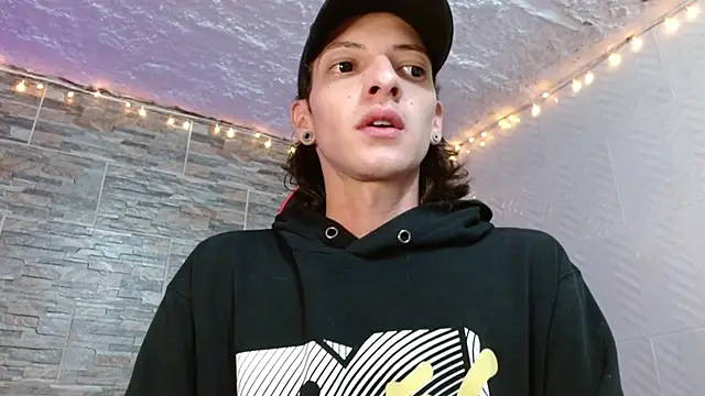 Snapshot of omar_alurba chatting on 09-13-25, 12:21 omar alurba online show from 09-13-25, 12:21