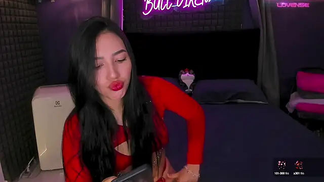 Snapshot of bull_vixen2001 chatting on 09-11-25, 12:05 bull vixen2001 online show from 09-11-25, 12:05