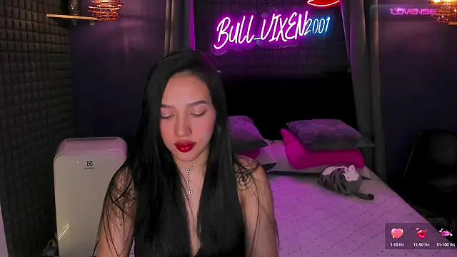 Snapshot of bull_vixen2001 chatting on 10-04-25, 11:52 bull vixen2001 online show from 10-04-25, 11:52