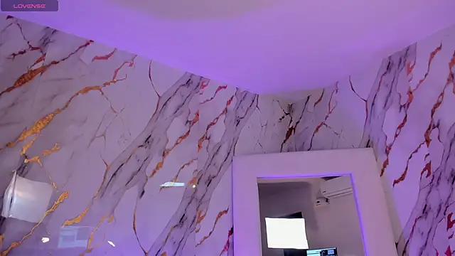 Snapshot of ErikaBenz_ chatting on 12-05-25, 04:32 ErikaBenz online show from 12-05-25, 04:32