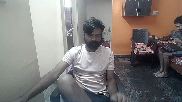 Snapshot of Indiaguy4u chatting on 12-17-24, 07:18 Indiaguy4u online show from 12-17-24, 07:18