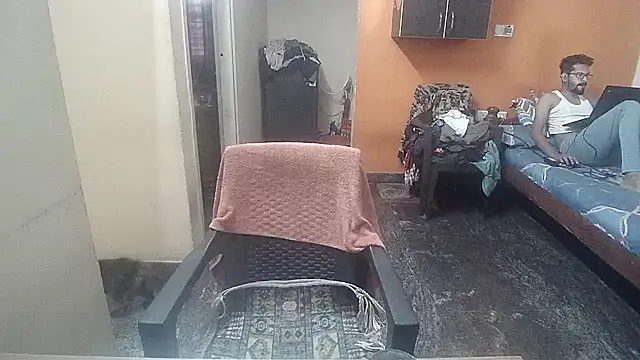 Snapshot of Indiaguy4u chatting on 02-20-25, 06:50 Indiaguy4u online show from 02-20-25, 06:50