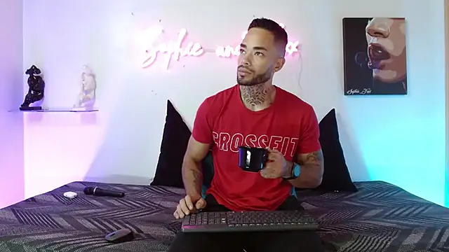 SophieFoxx17 online show from 04-21-26, 12:00