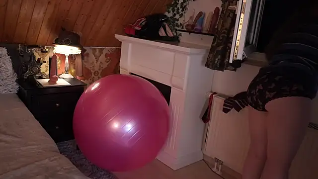 Snapshot of TessaWinter chatting on 01-10-26, 05:37 TessaWinter online show from 01-10-26, 05:37