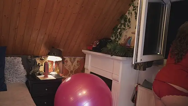 Snapshot of TessaWinter chatting on 01-12-26, 06:02 TessaWinter online show from 01-12-26, 06:02