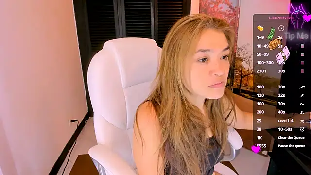 Snapshot of Salomesweet69 chatting on 03-19-25, 02:46 Salomesweet69 online show from 03-19-25, 02:46