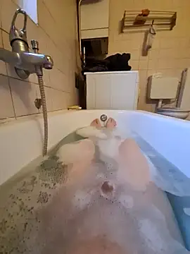 Snapshot of toeloverlive chatting on 12-16-24, 08:09 toeloverlive online show from 12-16-24, 08:09