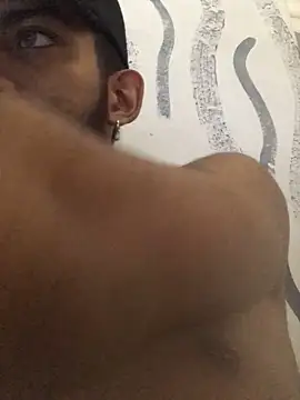 Snapshot of Alessandro__Rossi chatting on 12-23-24, 02:50 Alessandro Rossi online show from 12-23-24, 02:50