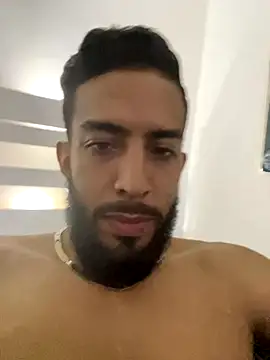 Snapshot of Alessandro__Rossi chatting on 09-17-25, 02:19 Alessandro Rossi online show from 09-17-25, 02:19