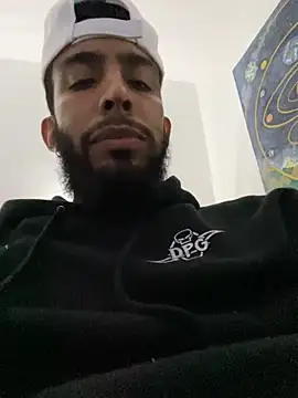 Snapshot of Alessandro__Rossi chatting on 10-14-25, 04:41 Alessandro Rossi online show from 10-14-25, 04:41