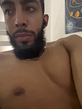 Snapshot of Alessandro__Rossi chatting on 10-17-25, 04:53 Alessandro Rossi online show from 10-17-25, 04:53