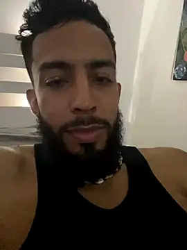 Snapshot of Alessandro__Rossi chatting on 11-17-25, 04:40 Alessandro Rossi online show from 11-17-25, 04:40