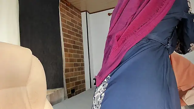 adila anich online show from 11-07-25, 11:27