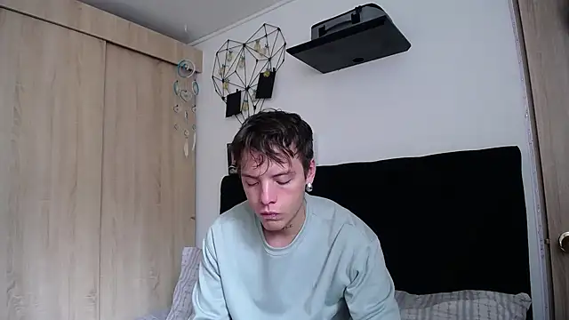 Santiago kiler online show from 10-14-25, 04:19