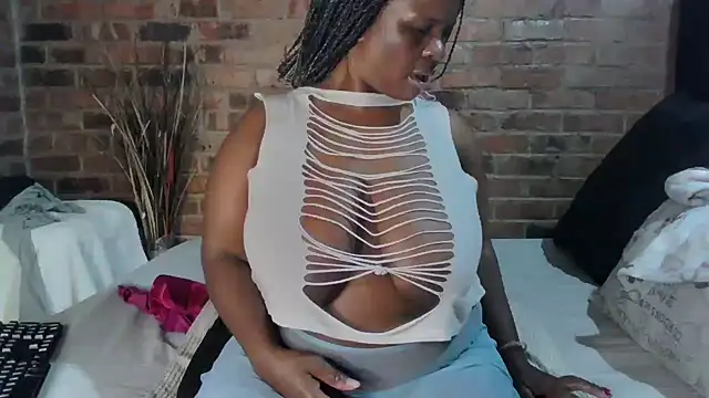 Snapshot of DIRTIENASTY chatting on 02-13-25, 10:23 DIRTIENASTY online show from 02-13-25, 10:23