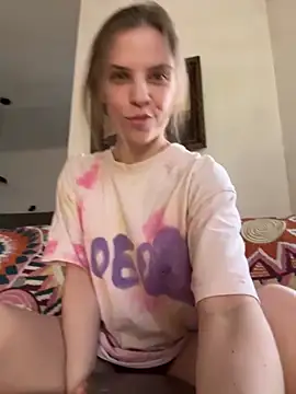 Snapshot of LeyaJohnson chatting on 03-26-26, 02:55 LeyaJohnson online show from 03-26-26, 02:55