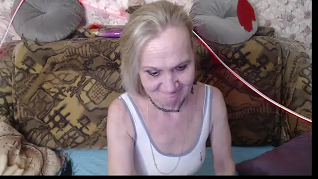 Snapshot of MissBekker chatting on 12-17-24, 12:01 MissBekker online show from 12-17-24, 12:01