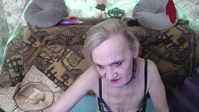 Snapshot of MissBekker chatting on 12-21-24, 09:36 MissBekker online show from 12-21-24, 09:36