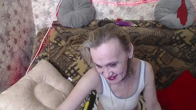 Snapshot of MissBekker chatting on 03-18-25, 08:15 MissBekker online show from 03-18-25, 08:15