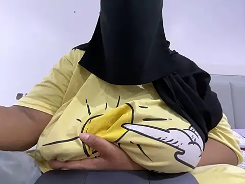 Snapshot of Submissive_Arab chatting on 02-21-25, 11:10 Submissive Arab online show from 02-21-25, 11:10