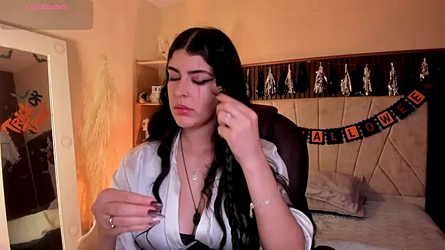  Niah  online show from 10-28-25, 08:33