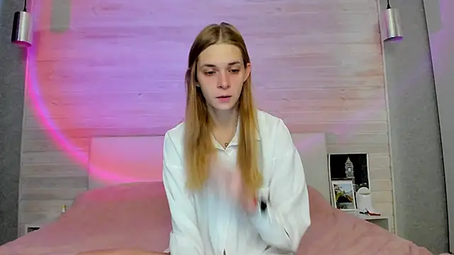 molly hunt  online show from 11-11-25, 04:12