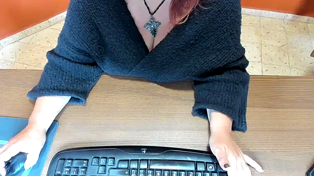 NikkiHolland online show from 04-08-26, 08:03