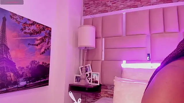 ShaniaBrownn online show from 04-07-26, 07:47