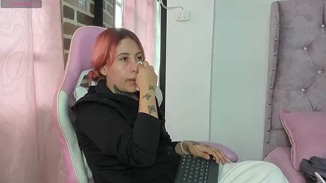 Snapshot of KatherineLans chatting on 07-12-26, 03:25 KatherineLans online show from 07-12-26, 03:25