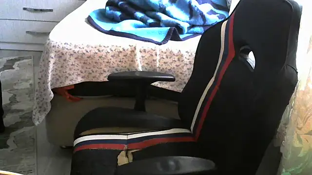 Snapshot of crazybaby5461 chatting on 11-11-25, 01:33 crazybaby5461 online show from 11-11-25, 01:33