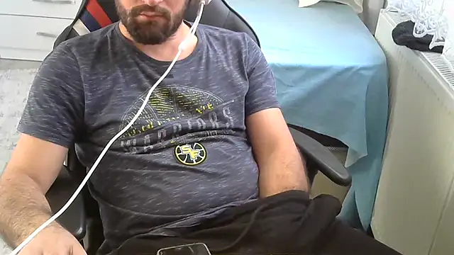 Snapshot of crazybaby5461 chatting on 02-15-26, 01:09 crazybaby5461 online show from 02-15-26, 01:09