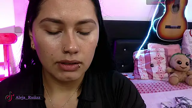 Snapshot of LauraRuiz1 chatting on 09-08-25, 11:15 LauraRuiz1 online show from 09-08-25, 11:15