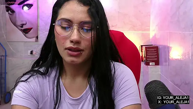 Snapshot of LauraRuiz1 chatting on 05-15-26, 11:01 LauraRuiz1 online show from 05-15-26, 11:01